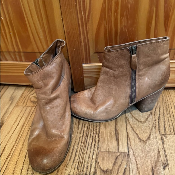 Leather Ankle Tan bootie Round - Picture 3 of 4